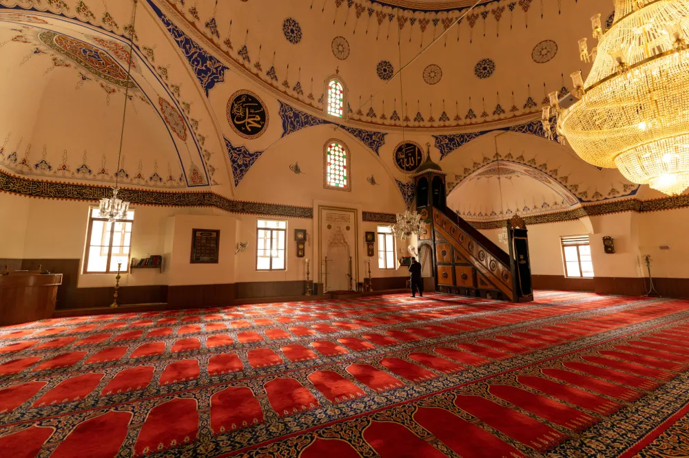 prayer carpet installation for mosque